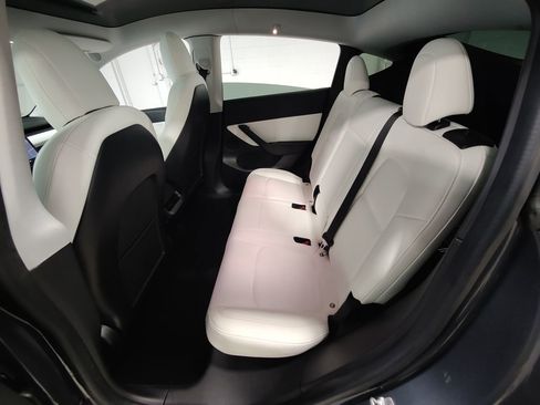 Used 2021 Tesla Model Y Long Range image 37