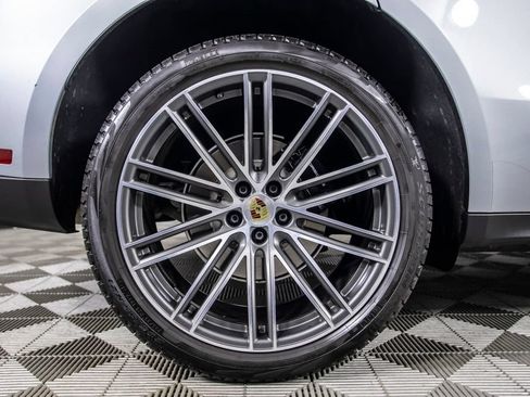 Used 2024 Porsche Macan AWD/4WD image 43