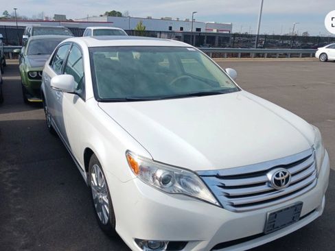 Used 2011 Toyota Avalon BASE image 1