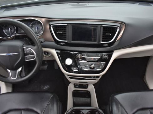 Used 2020 Chrysler Voyager Lxi image 38