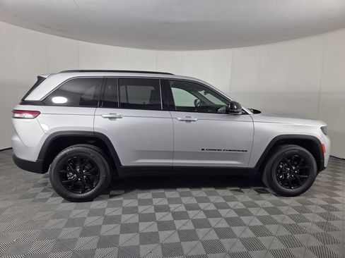 New 2026 Jeep Grand Cherokee Altitude RWD image 5