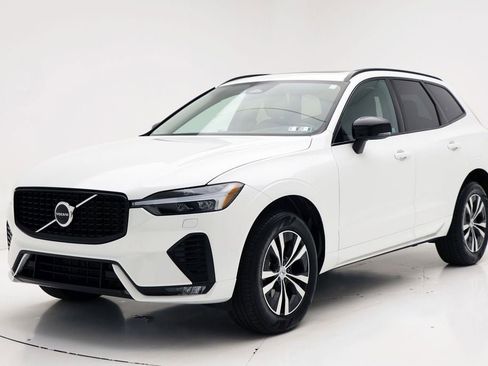 Used 2025 Volvo XC60 B5 Core image 2