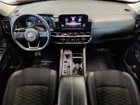 Used 2022 Nissan Pathfinder SV image 16