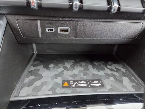 Used 2024 Chevrolet Colorado Z71 w/ Z71 Convenience Package 2 image 31