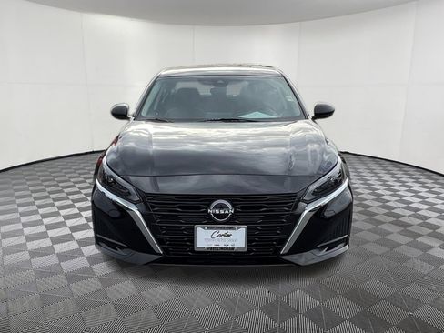 Used 2025 Nissan Altima 2.5 SV image 2