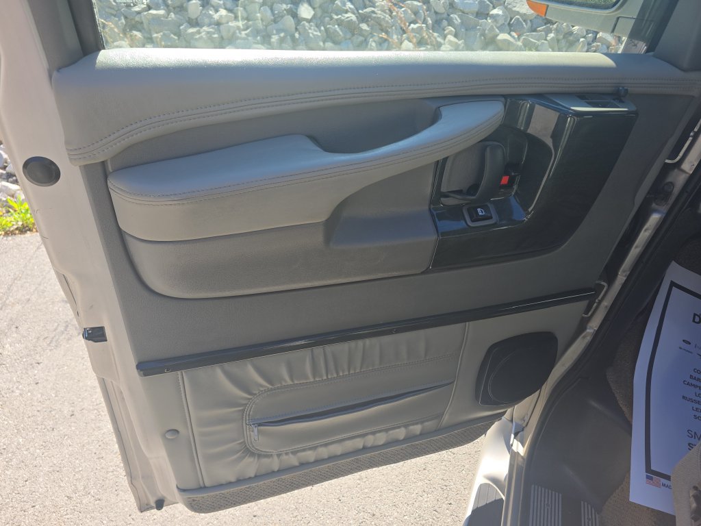 Used 2009 Chevrolet Express 1500 AWD w/ Preferred Equipment Group image 12