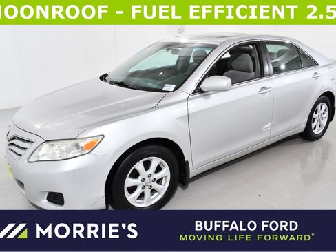 Used 2010 Toyota Camry SE image 1