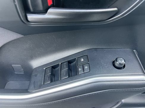 Used 2023 Toyota Highlander LE FWD image 15