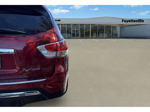 Used 2015 Nissan Pathfinder Platinum w/ Family Entertainment Package image 10