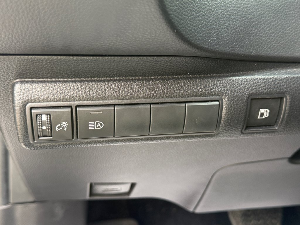 Used 2023 Toyota Corolla LE AWD/4WD image 22