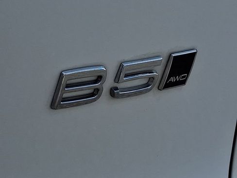Certified 2023 Volvo XC40 B5 Ultimate w/ Protection Package Premier AWD/4WD image 32