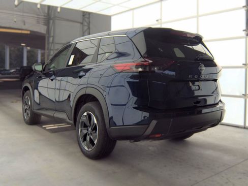 Used 2026 Nissan Rogue SV AWD/4WD image 4