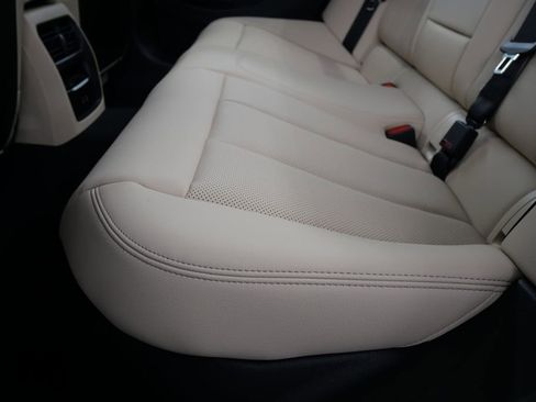 Used 2025 BMW 330i Sedan w/ Premium Package image 16