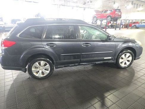 Used 2011 Subaru Outback 3.6R Limited w/ Popular Equipment Group 2A image 2