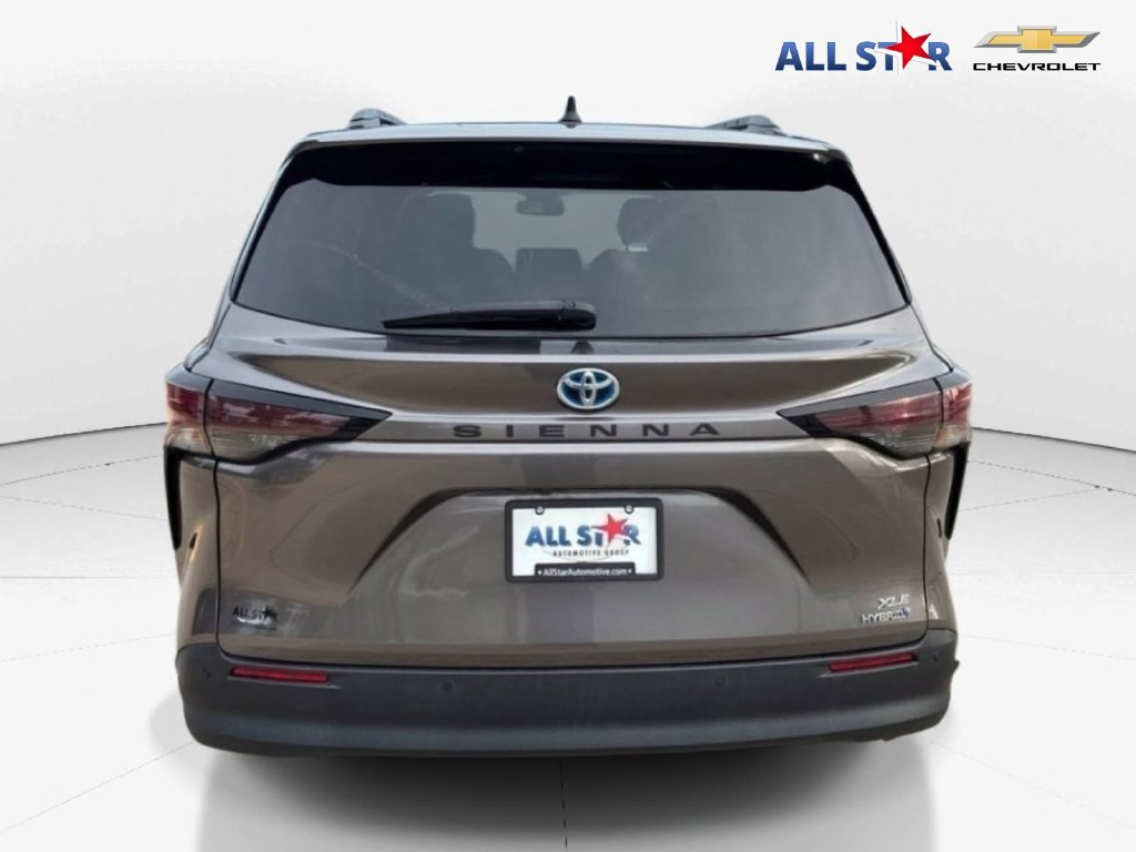 Used 2024 Toyota Sienna XLE FWD image 7
