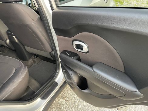 Used 2018 Kia Soul w/ Convenience Package FWD image 12