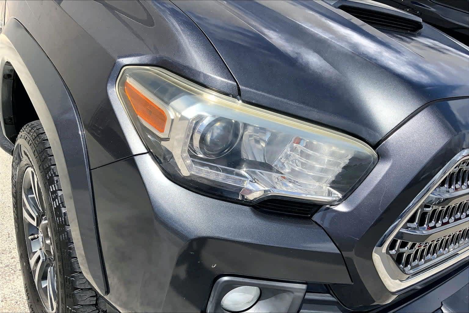 Used 2017 Toyota Tacoma TRD Sport RWD image 31