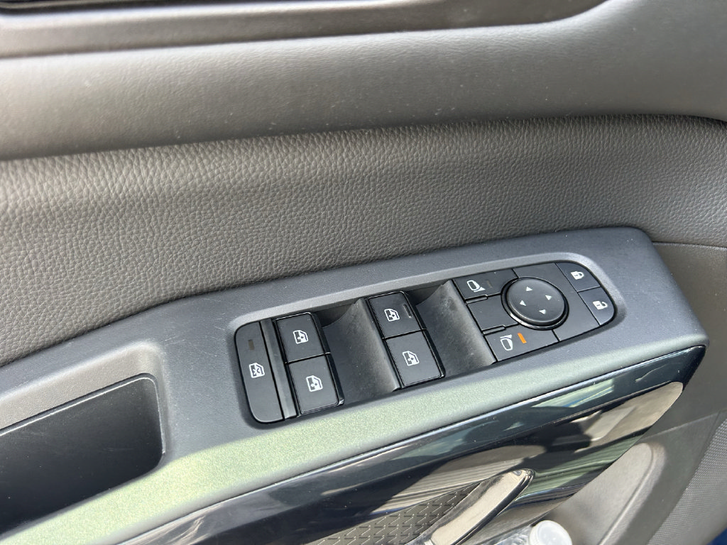 Used 2025 Nissan Pathfinder SV FWD image 23