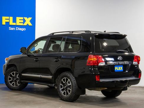 Used 2015 Toyota Land Cruiser image 3