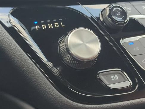 Used 2024 Chrysler Pacifica Pinnacle FWD image 21