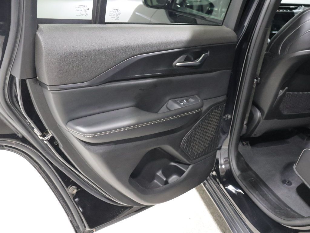 Certified 2023 Jeep Grand Cherokee Altitude AWD/4WD image 18