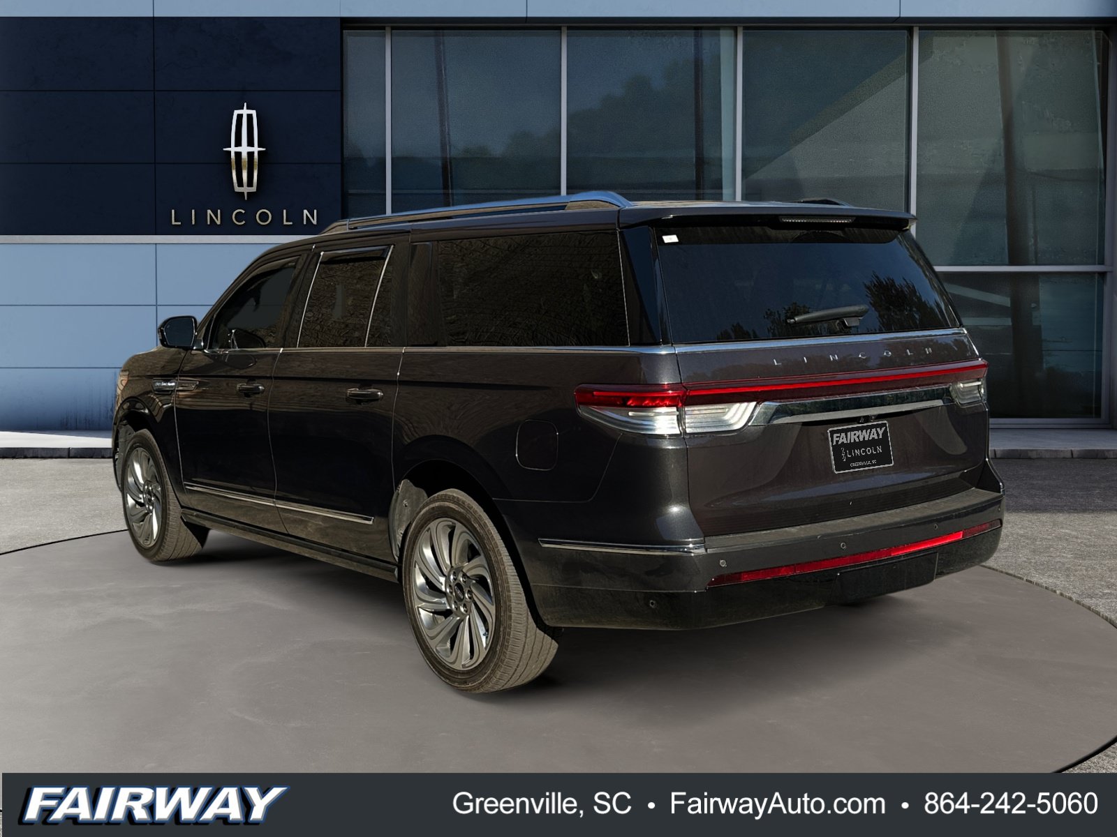 Used 2024 Lincoln Navigator L Reserve AWD/4WD image 3