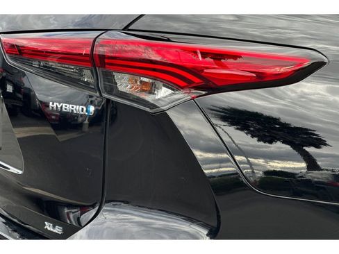 Certified 2022 Toyota Highlander XLE image 34