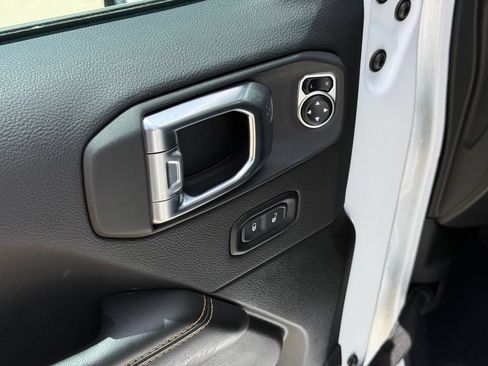 Used 2024 Jeep Wrangler Unlimited Sahara AWD/4WD image 9