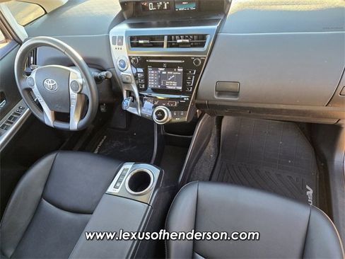 Used 2017 Toyota Prius V Five image 17