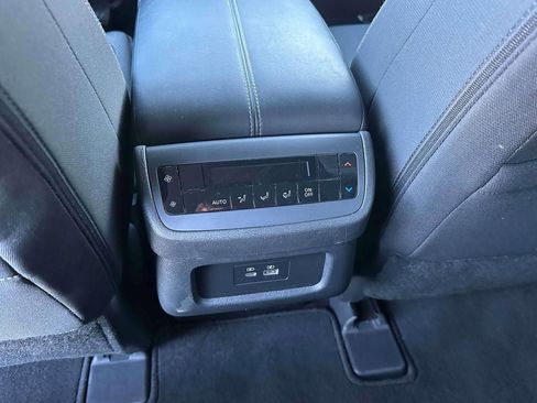 Used 2024 Nissan Pathfinder SV image 13