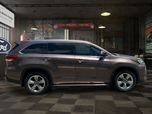 Used 2018 Toyota Highlander Limited FWD image 10
