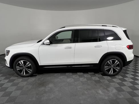 Used 2025 Mercedes-Benz GLB 250 4MATIC image 9