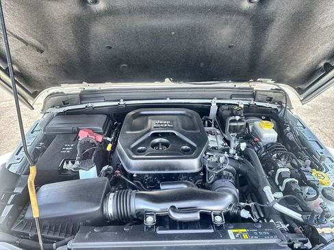 Used 2020 Jeep Wrangler Unlimited Sahara AWD/4WD image 24