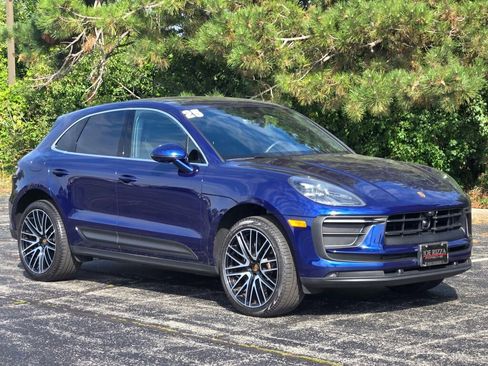 Certified 2025 Porsche Macan image 9