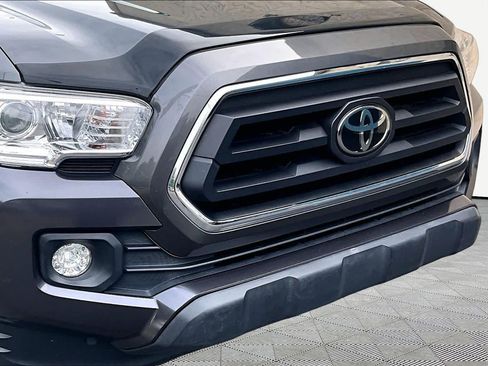 Used 2022 Toyota Tacoma SR5 w/ Technology Package RWD image 30