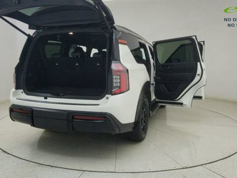 Used 2026 Nissan Armada PRO-4X w/ Captain's Chari Seat Package AWD/4WD image 76