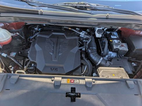 Used 2022 Kia Carnival EX image 22