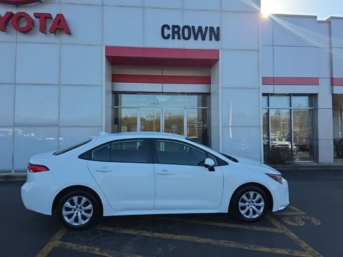 Used 2023 Toyota Corolla LE image 2