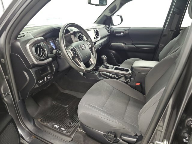 Used 2017 Toyota Tacoma TRD Sport w/ Tow Package (A/T) AWD/4WD image 17