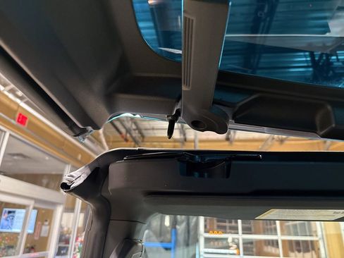 Used 2025 GMC Hummer EV 3X w/ LPO, Sport Package image 42