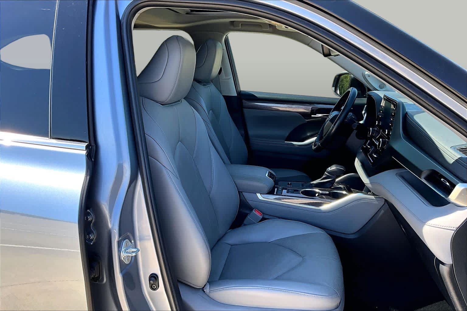 Used 2022 Toyota Highlander Limited FWD image 9