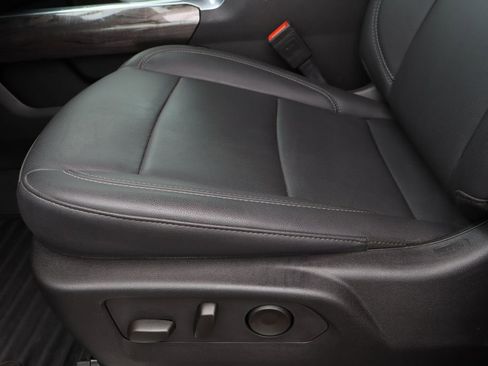 Used 2025 Chevrolet Silverado 2500 LTZ w/ LTZ Plus Package image 20