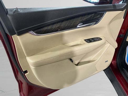 Used 2018 Cadillac XT5 FWD image 17