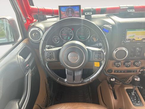 Used 2014 Jeep Wrangler Unlimited Sahara w/ Connectivity Group AWD/4WD image 12