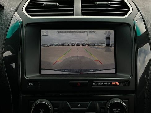 Used 2017 Ford Explorer XLT w/ Equipment Group 202A image 35