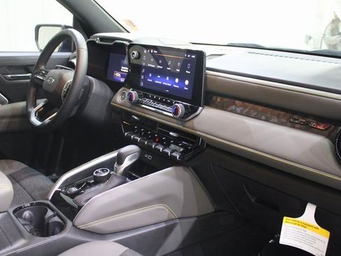 Used 2024 Chevrolet Colorado ZR2 w/ Technology Package image 20