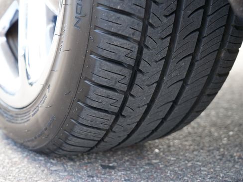 Used 2006 Chevrolet SSR w/ Preferred Equipment Group image 26