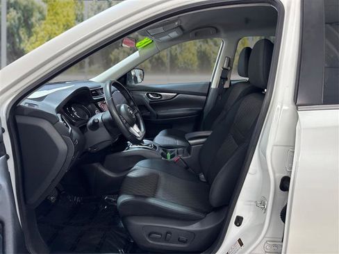 Used 2018 Nissan Rogue SV AWD/4WD image 9