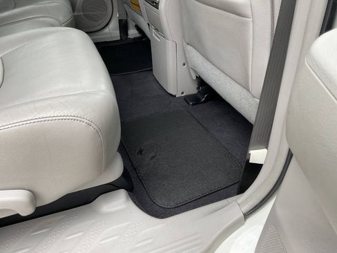 Used 2012 Toyota Highlander SE w/ Tow Pkg AWD/4WD image 38