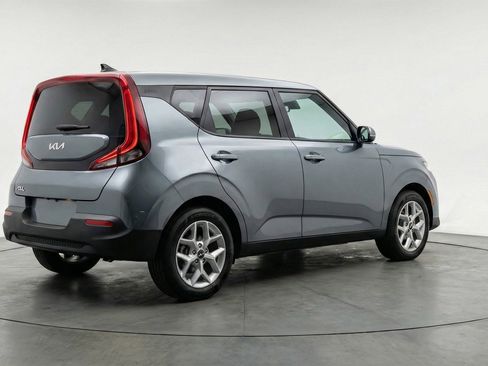 Used 2025 Kia Soul LX w/ LX Technology Package image 9